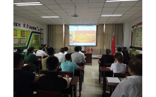 銘記黨的歷史，永葆黨的純潔